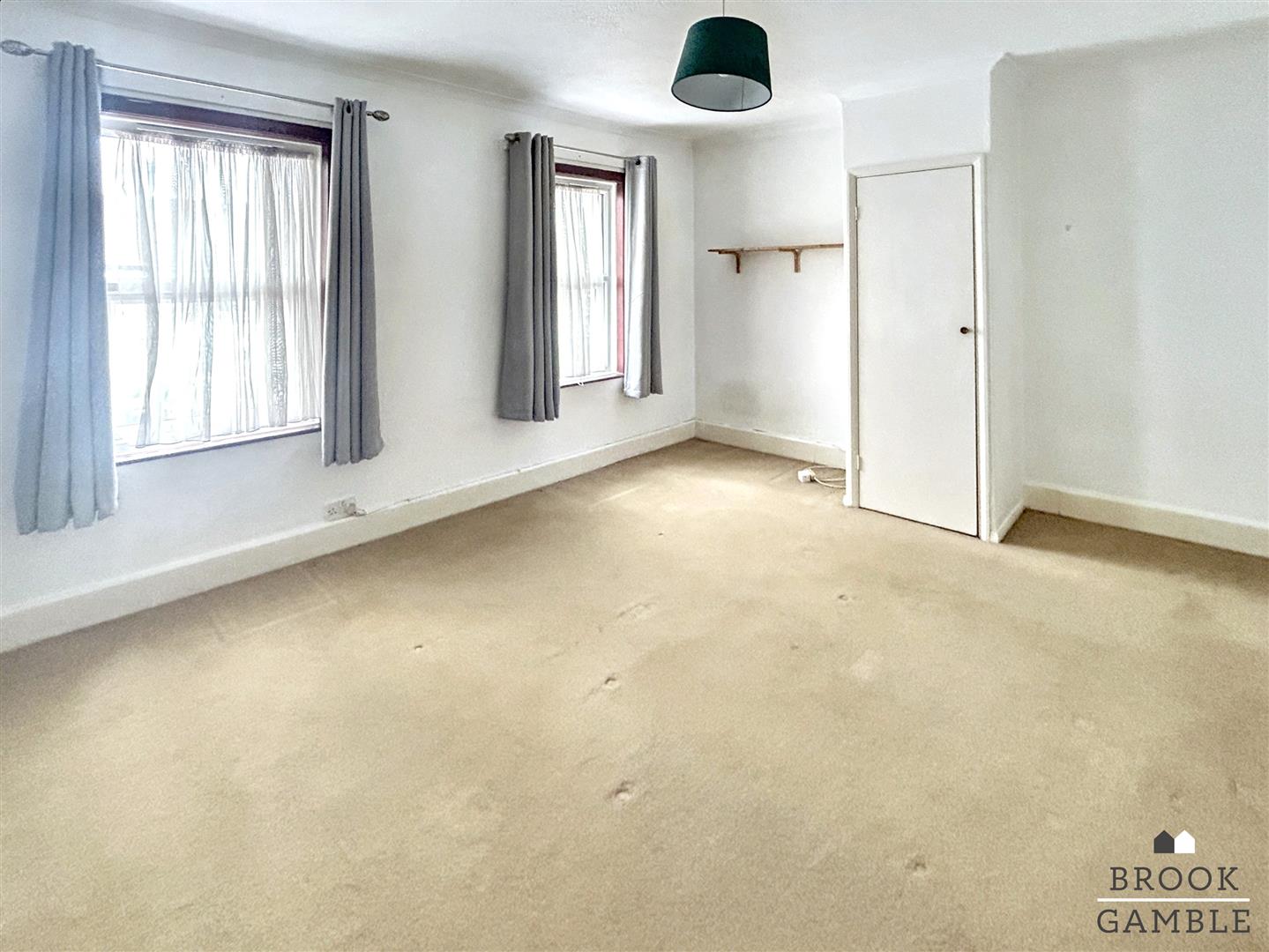 3 Bedroom House - Mid Terrace. Ashford Road in Eastbourne,  4